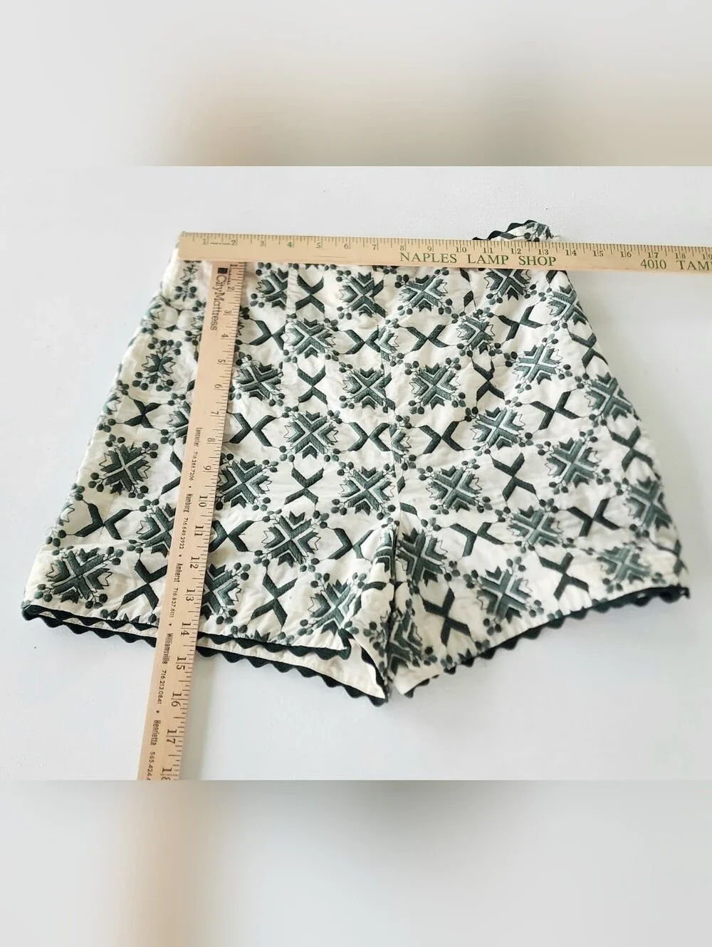 Zara Cream and Black Patterned Scallop-Hem Shorts - Picture 5 of 8
